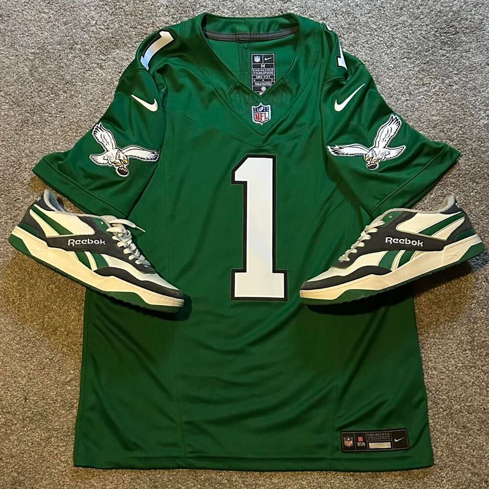 Nike Men's Green Top